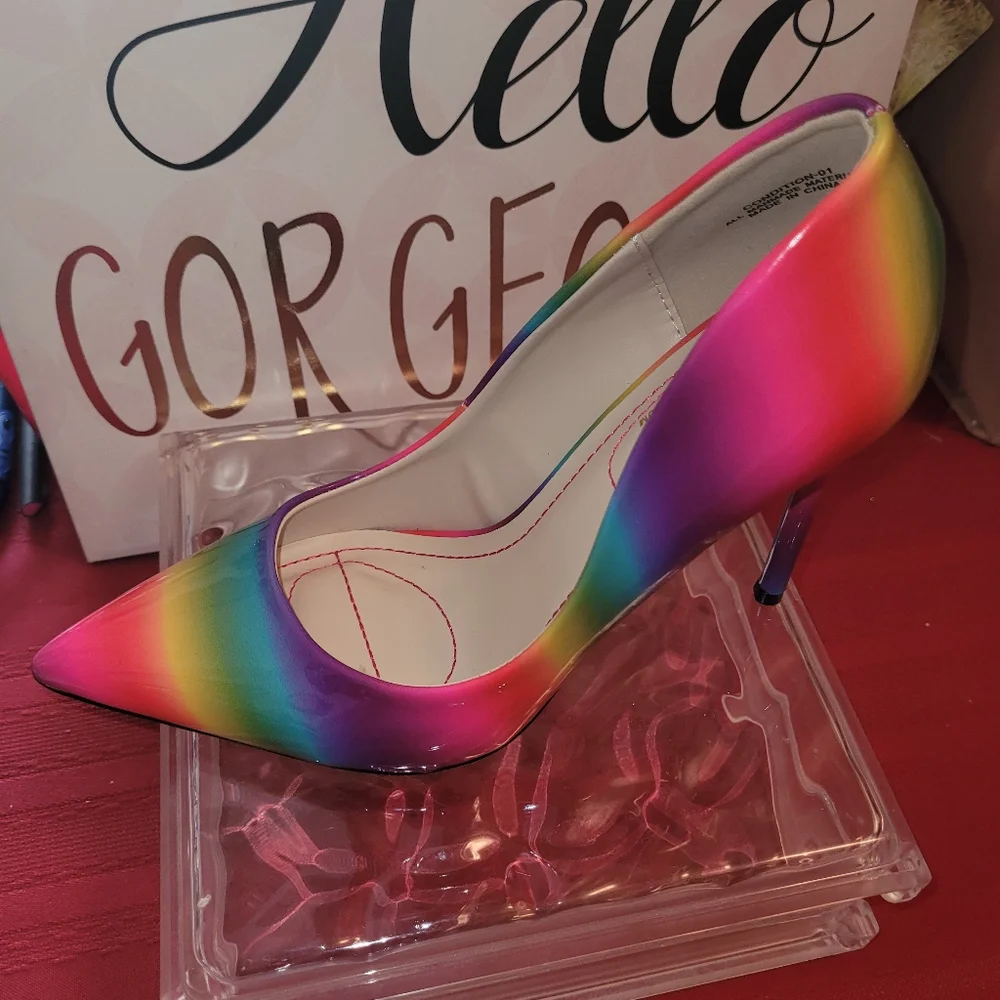 Beautiful rainbow colored shoes - Picture 3 of 6